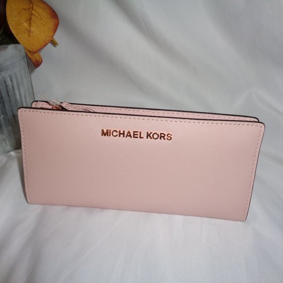 Michael Kors Handbags - MICHAEL KORS JET SET TRAVEL LARGE CARRYALL WALLET